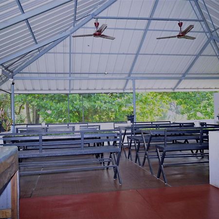 Nirupama,Hotel Aluva 700 Mtr From Aluva Railway Station Alwaye Exterior foto