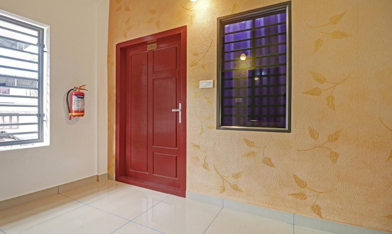 Nirupama,Hotel Aluva 700 Mtr From Aluva Railway Station Alwaye Exterior foto