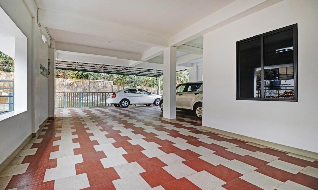 Nirupama,Hotel Aluva 700 Mtr From Aluva Railway Station Alwaye Exterior foto