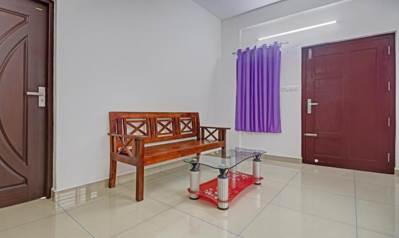 Nirupama,Hotel Aluva 700 Mtr From Aluva Railway Station Alwaye Exterior foto