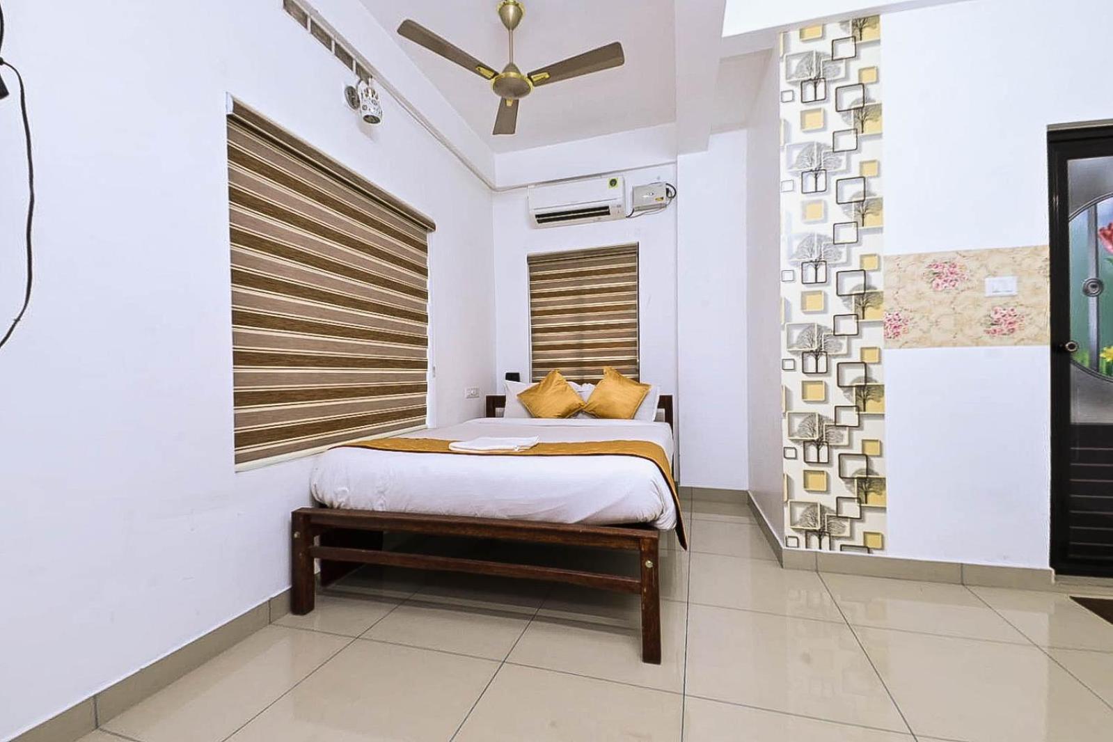 Nirupama,Hotel Aluva 700 Mtr From Aluva Railway Station Alwaye Exterior foto