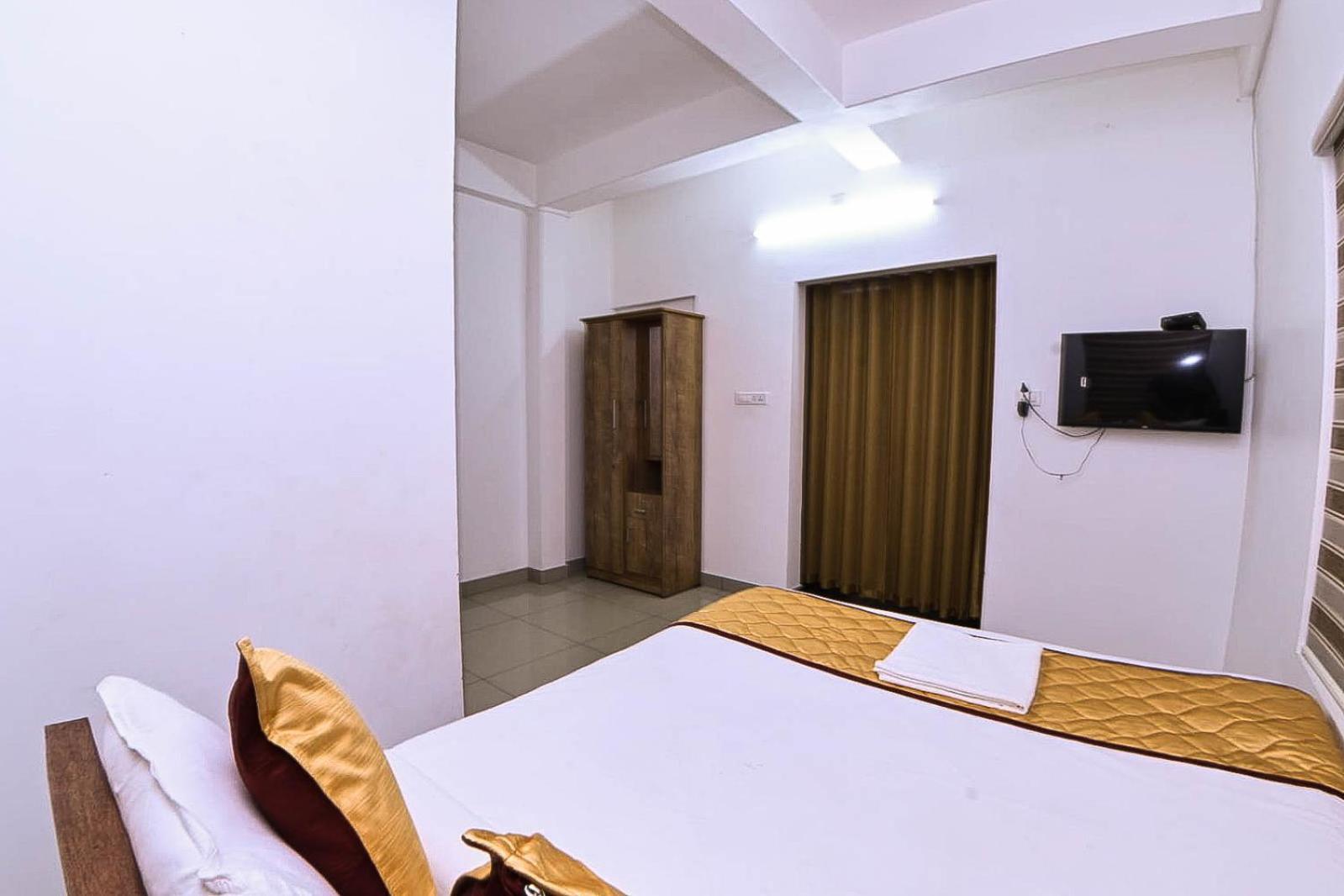 Nirupama,Hotel Aluva 700 Mtr From Aluva Railway Station Alwaye Exterior foto